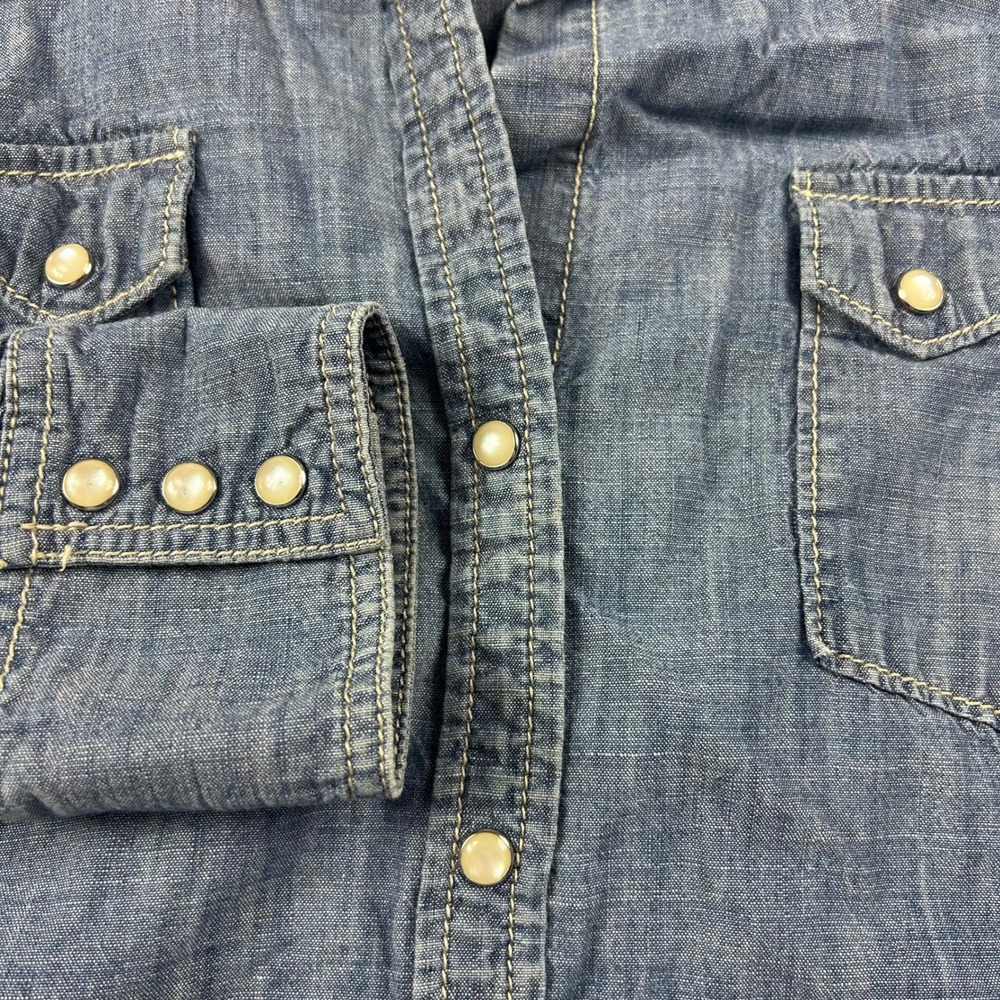 Banana Republic Western Shirt Womens Medium Blue Chambray Pearl Snap Denim Top - Picture 3 of 6